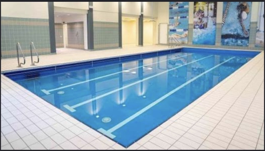 La vasca coperta della Piscina Corazza